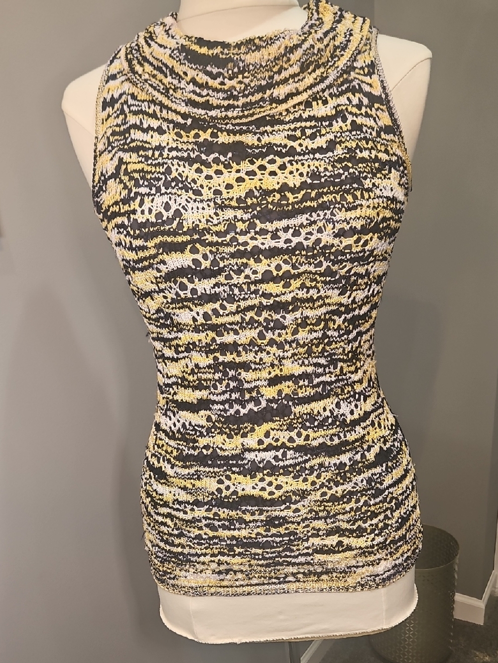 Jones New York Women's Sleeveless Knit Shell Top in Yellow, Navy & White